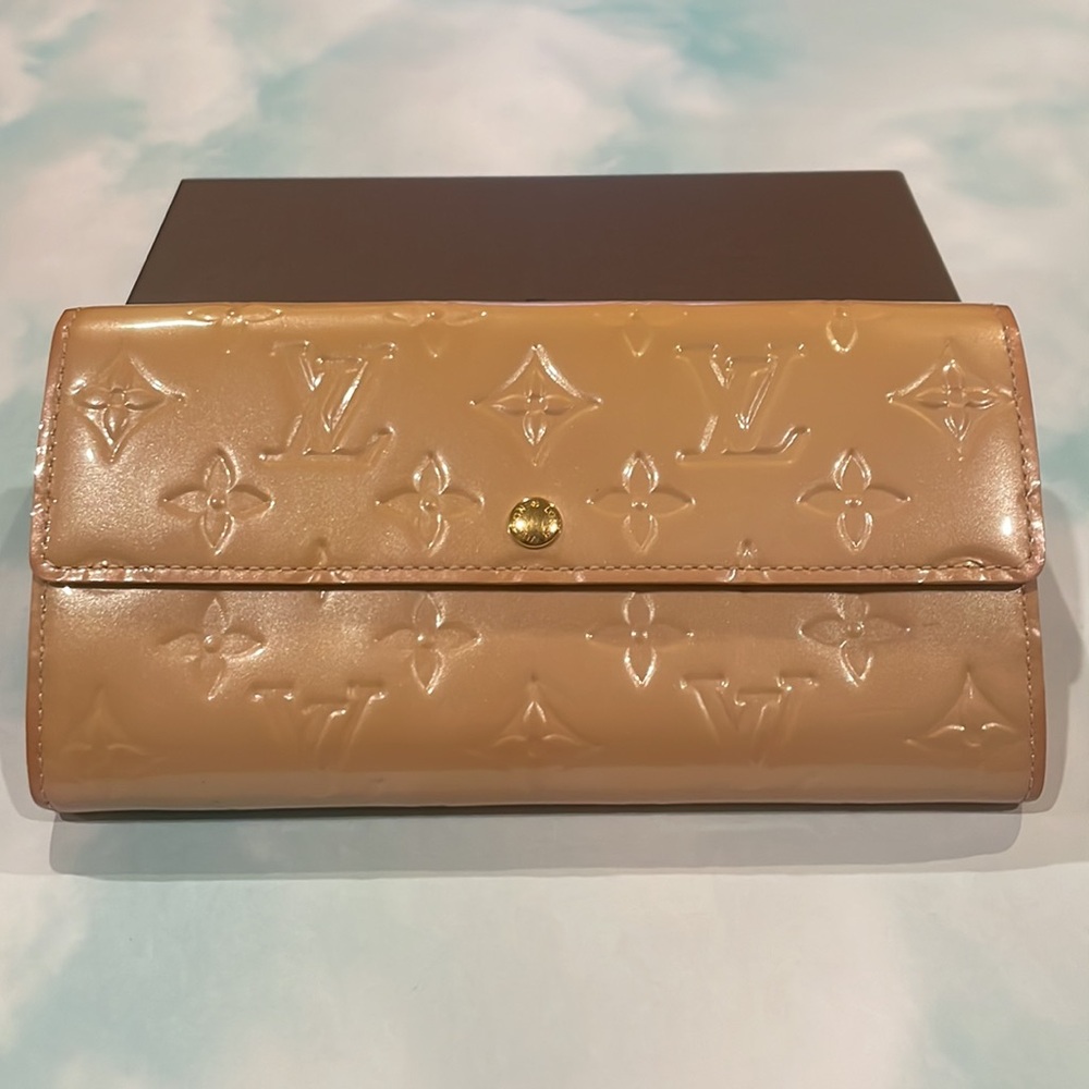 LOUIS VUITTON Monogram Vernis Sarah Bifold  Wallet